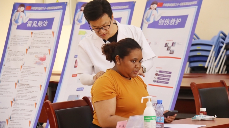 Chinese Medical Team Provides COMMUS Employees in DRC with Free Medical Services