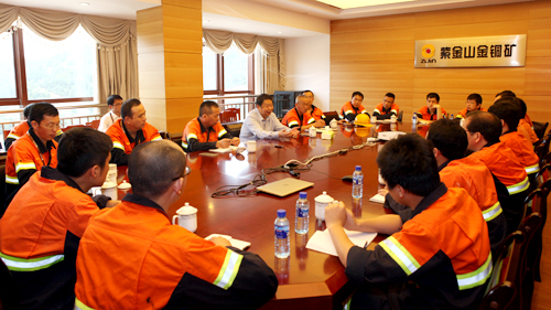 Mr. Chen Jinghe Encourages Miners Graduated from College to Go Further