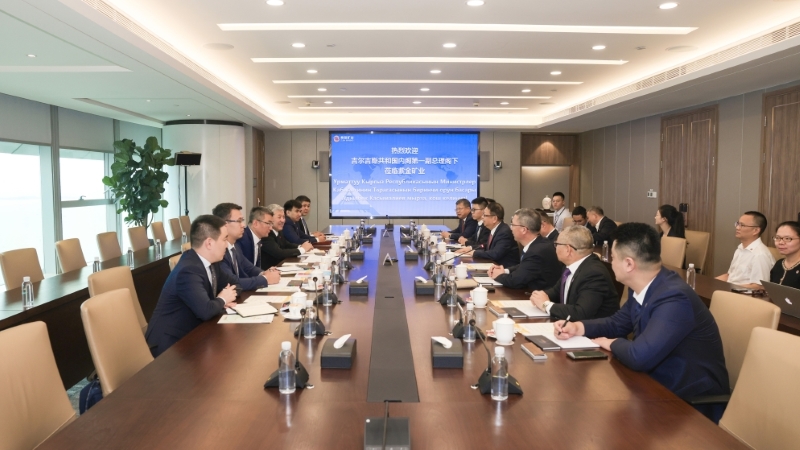 Kyrgyzstan’s First Deputy Prime Minister Adylbek Kasymaliev Meets with Chairman Chen Jinghe of Zijin Mining
